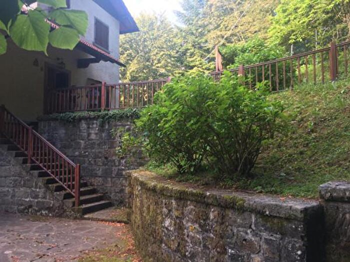 Casa con 6 locali in vendita in Via Croce di Ribono, Pelago