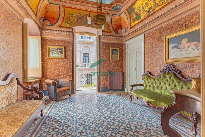 Appartamento con 6 locali in vendita in Piazza Nicola E Costa, Castellana Grotte