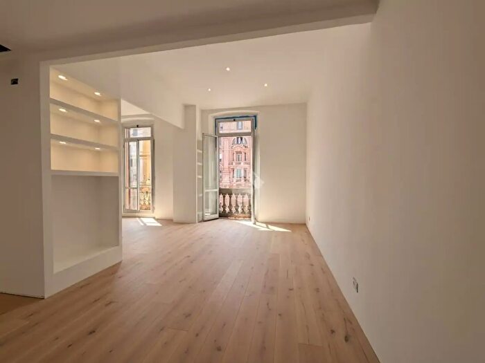 Appartamento con 8 locali in vendita in Corso Torino, Genova