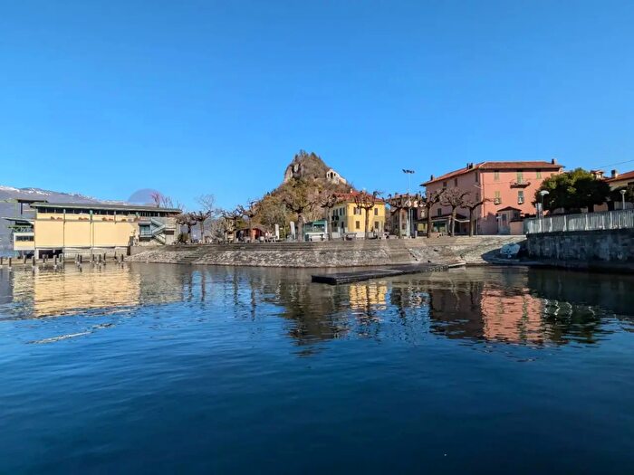 Appartamento trilocale in vendita in Castelveccana