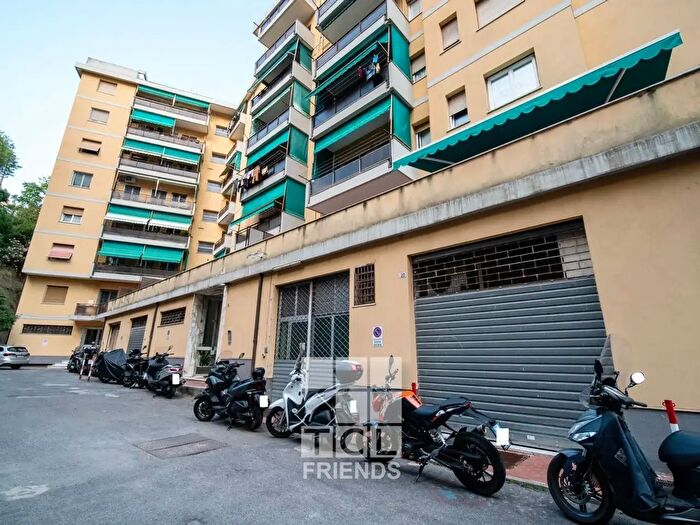 Appartamento quadrilocale in vendita in Donghi, Genova