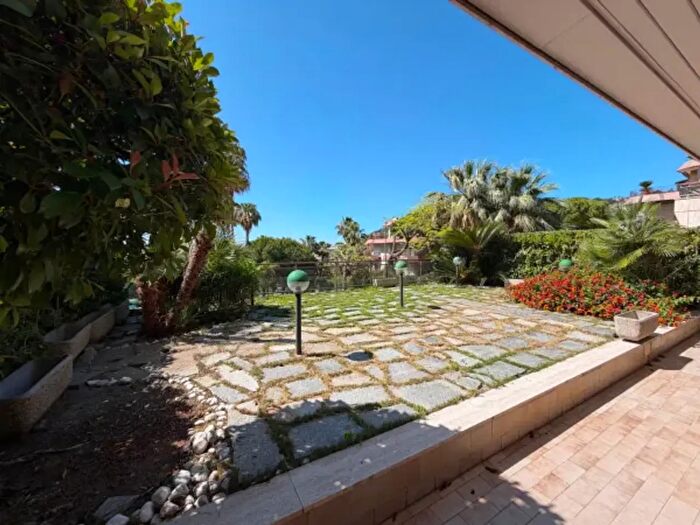 Appartamento trilocale in vendita in Via Padre Semeria, Sanremo