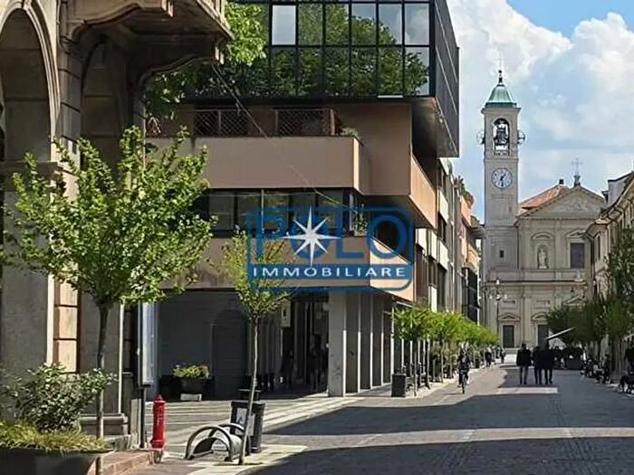 Appartamento con 5 locali in vendita in Saronno