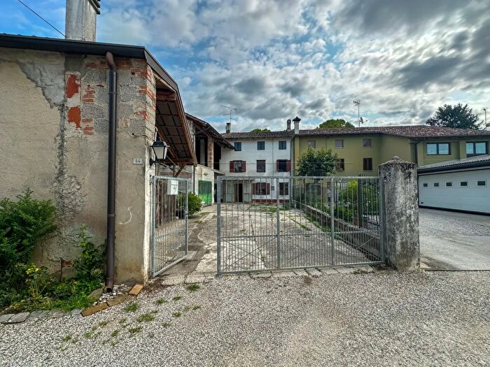 Casa con 8 locali in vendita in Via Roma, San Vito Al Torre