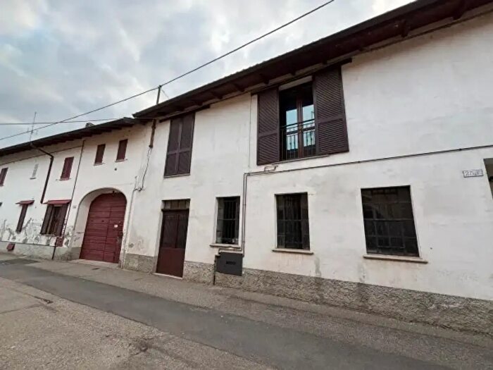 Casa con 6 locali in vendita in Via Cristina Parvopassu, Borgolavezzaro