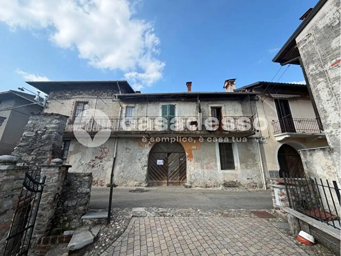 Casa con 12 locali in vendita in Via Bagnella, Borgosesia