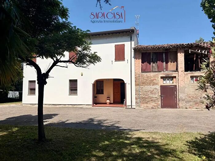Casa con 5 locali in vendita in Massa Lombarda