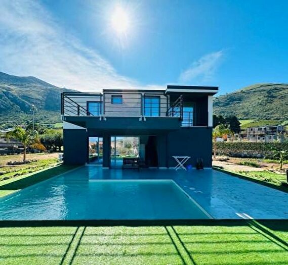 Casa quadrilocale in vendita in Contrada Fraginesi, Castellammare Del Golfo