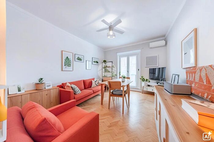 Appartamento trilocale in vendita in Via Cariati, Roma