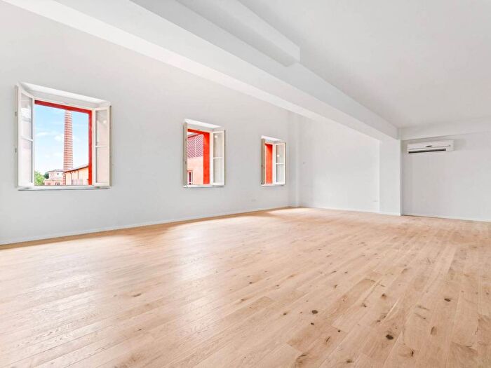 Appartamento quadrilocale in vendita in Via della Manifattura dei Tabacchi, Centro Storico, Modena