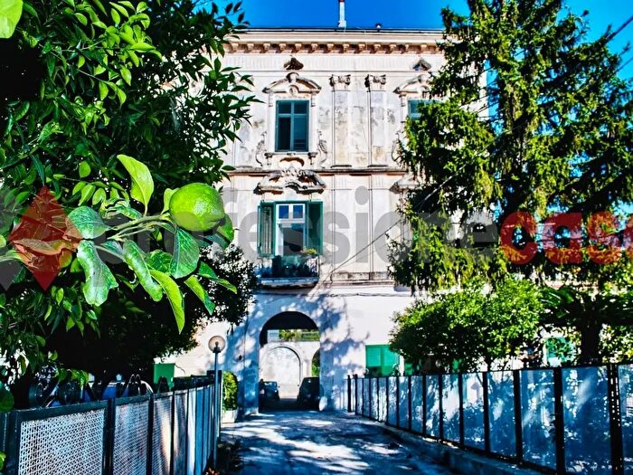 Appartamento con 6 locali in vendita in Via Strettola, Vietri Sul Mare