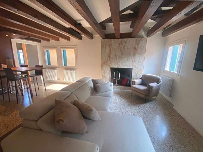 Appartamento trilocale in affitto in Ponte Di San Polo Rialto, Rialto, Venezia