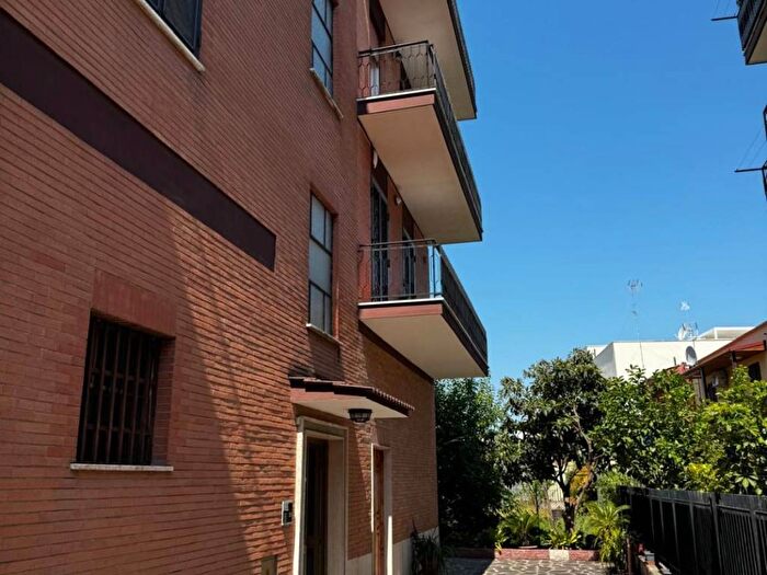 Appartamento trilocale in affitto in Via Nicola da Guardiagrele, Giardinetti, Roma
