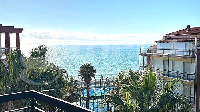 Appartamento con 5 locali in vendita in Via Caprera, Andora