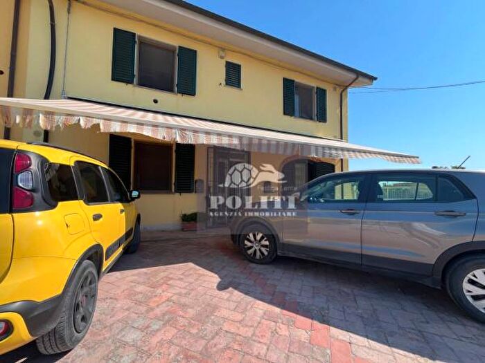 Casa con 6 locali in vendita in Via Trento, San Miniato