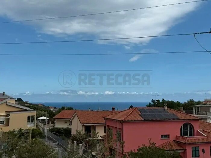 Casa con 5 locali in vendita in Via Morteo, Loano