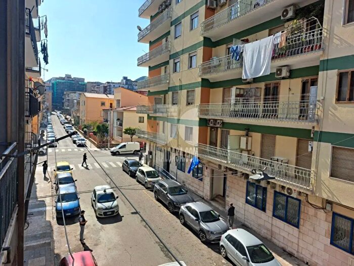 Appartamento trilocale in vendita in Via Giacomo Manna, Crotone