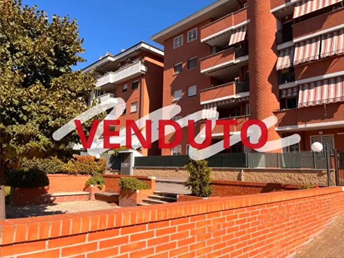 Appartamento trilocale in vendita in Via Biagio Petrocelli, Roma