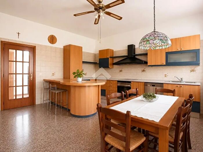 Casa con 9 locali in vendita in Via Garibaldi, Anzola Dell'Emilia