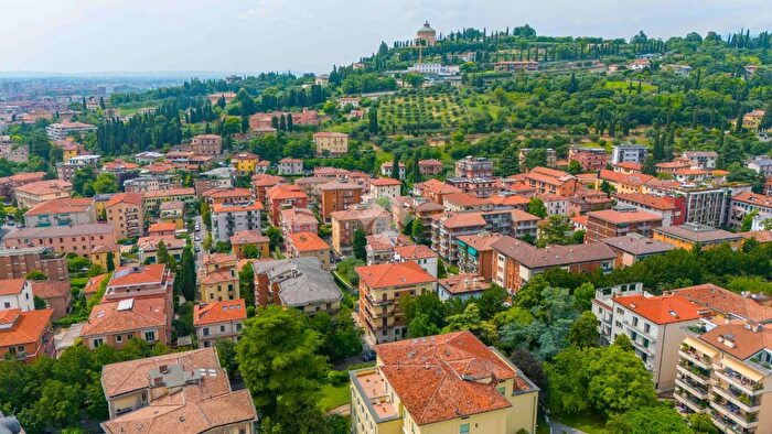 Appartamento con 6 locali in vendita in Via Marsala, Verona