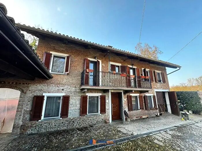 Casa con 6 locali in vendita in Via Valle Tanaro, Castagnole Delle Lanze