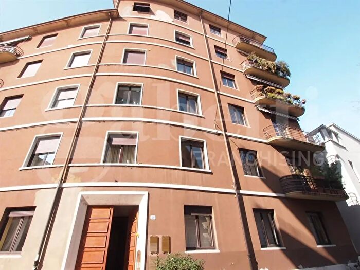 Appartamento con 7 locali in affitto in Via dei Mutilati, Verona