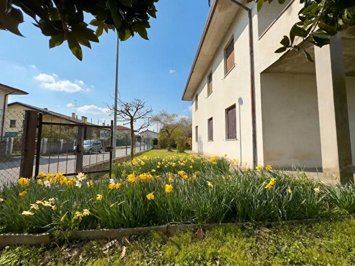 Appartamento trilocale in vendita in Via SantAgnese, Selvazzano Dentro