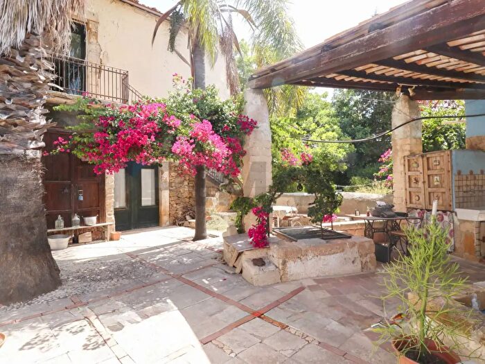 Casa con 10 locali in vendita in Via Pozzo di Mazza, Siracusa