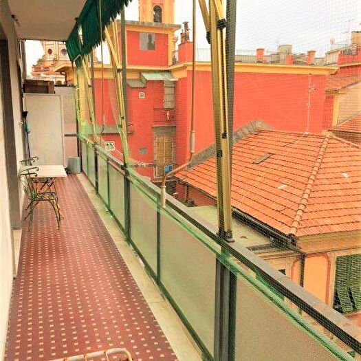 Appartamento trilocale in affitto in Via San Filippo Neri, Centro Interno Ferrovia, Rapallo