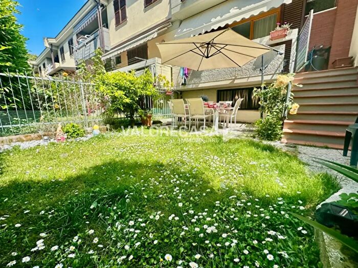 Casa con 7 locali in vendita in Carrara