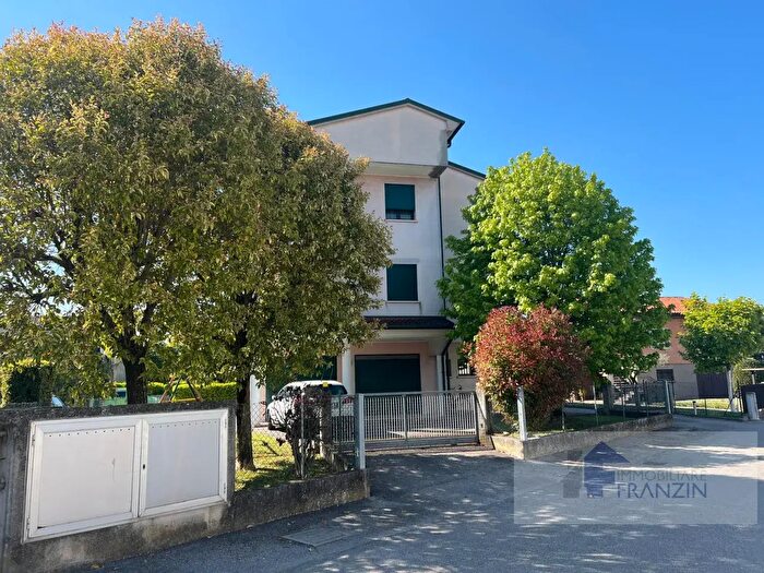 Appartamento trilocale in vendita in Via Santi Ariani q, Meolo