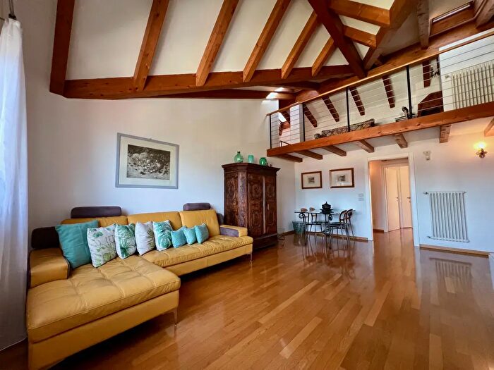 Appartamento con 5 locali in vendita in Via Madonnina, Trento