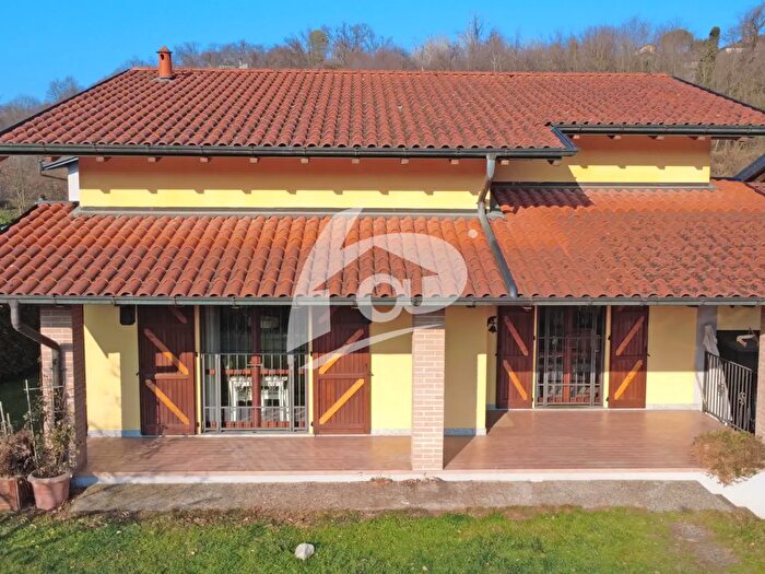 Casa con 5 locali in affitto in Via Gatè, Leggiuno