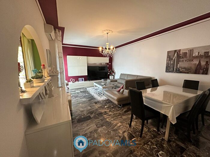 Appartamento con 5 locali in vendita in Via Antonio Tonzig g, Padova