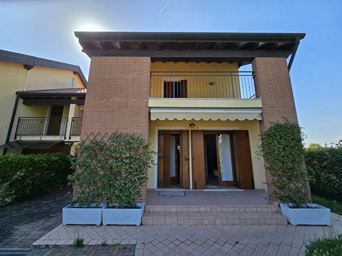 Casa con 6 locali in vendita in Via Martiri di Marzabotto, Venezia