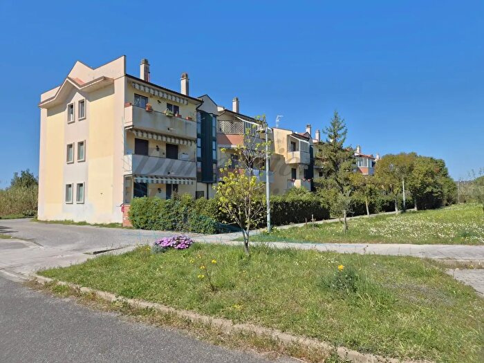 Appartamento con 5 locali in vendita in Via Sergio Tofano, Rosignano Marittimo