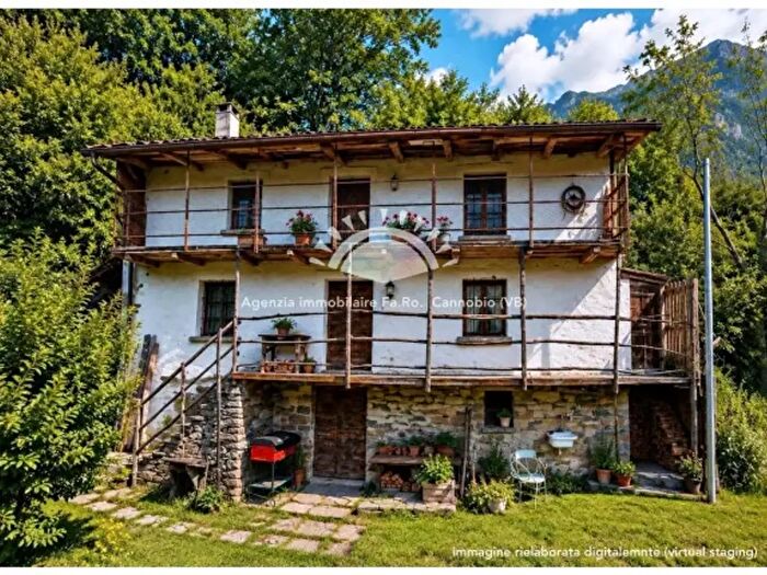 Casa quadrilocale in vendita in Strada Provinciale della Valle Cannobina, Cannobio