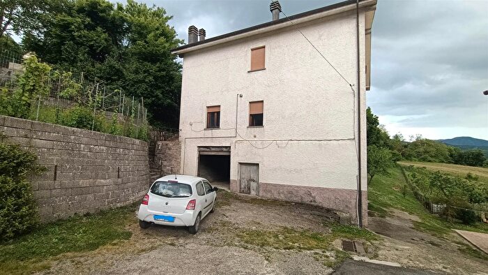 Casa con 5 locali in vendita in Via Roda Camugnano, Camugnano