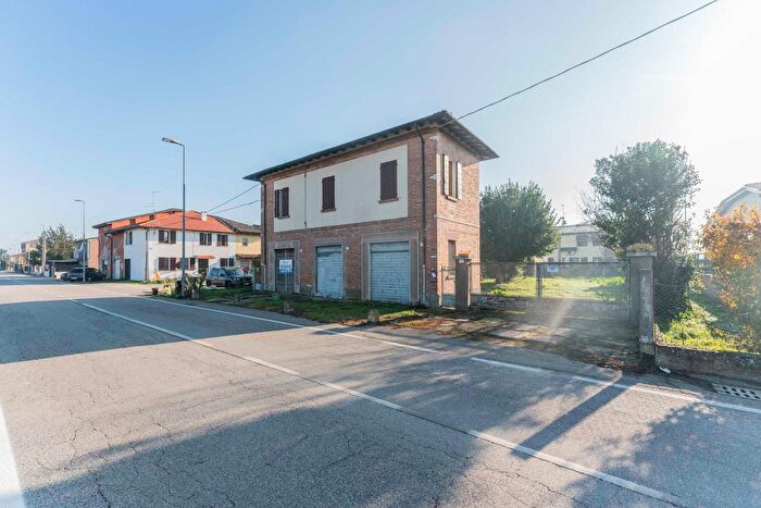 Casa con 6 locali in vendita in Via Scorsuro, Poggio Renatico