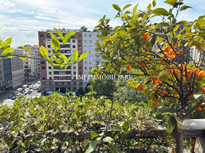 Appartamento con 5 locali in affitto in Piazza della Repubblica, Repubblica, Milano