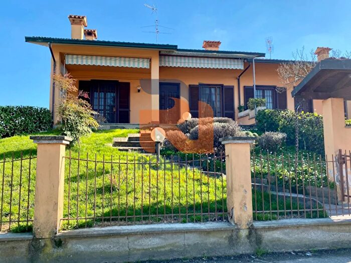 Casa trilocale in vendita in Via Verdi, Zinasco