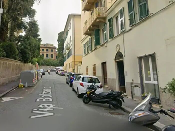 Appartamento quadrilocale in vendita in Via Bolzano, Genova