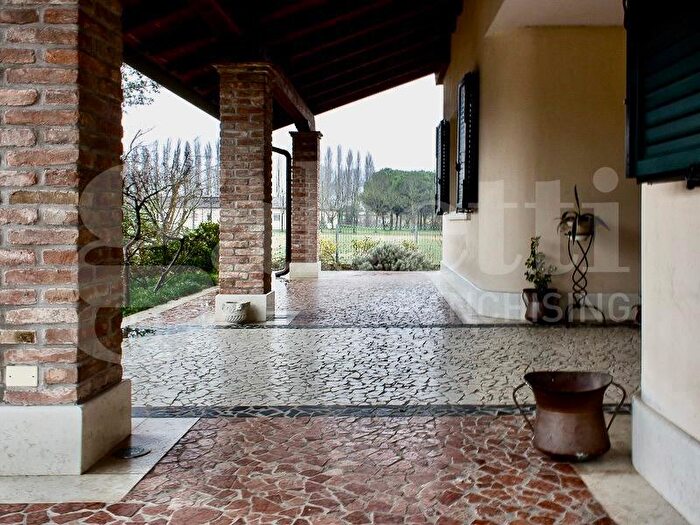 Casa con 14 locali in vendita in Codigoro