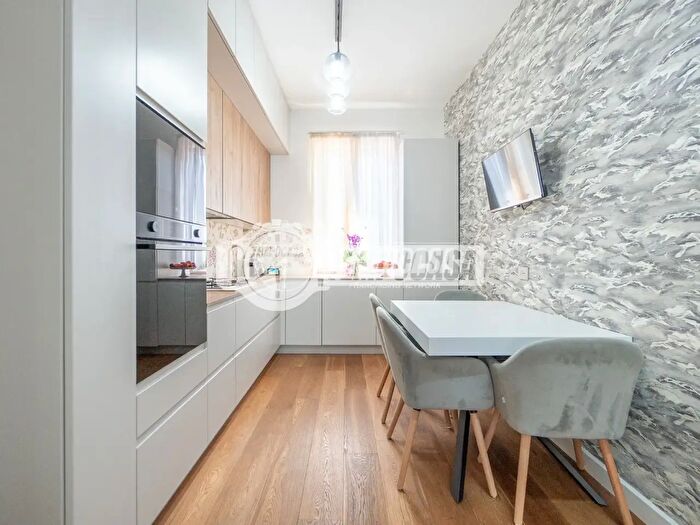 Appartamento trilocale in vendita in Via Francesco Laparelli, Roma