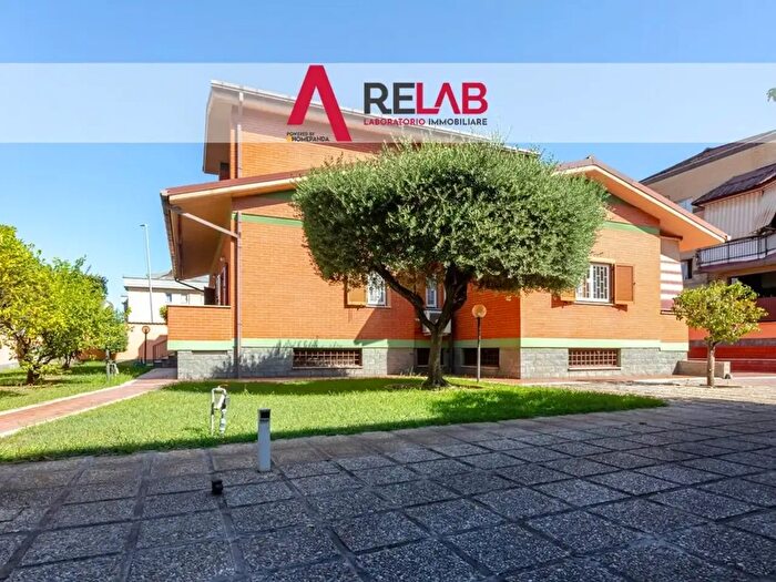 Casa con 12 locali in vendita in Via di Dragone, Roma