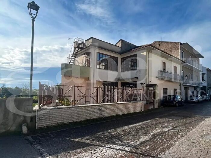 Casa con 6 locali in vendita in Via Roma, Pastorano