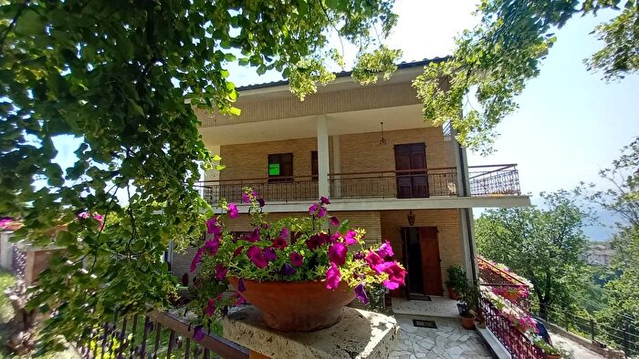 Appartamento bilocale in vendita in Montefalcone Appennino