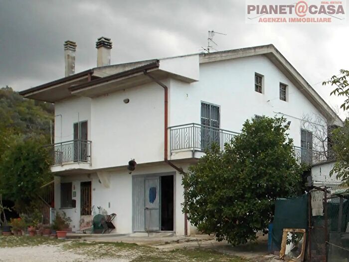 Casa con 6 locali in vendita in Via Tronto, Ancarano