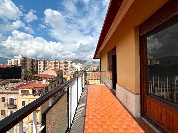 Appartamento con 5 locali in vendita in Via Federico De Maria, Palermo