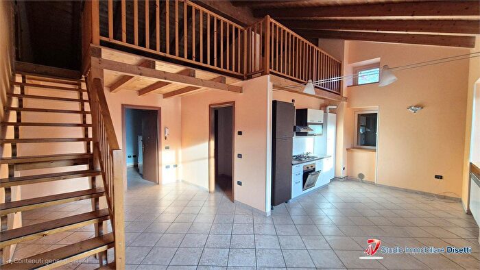 Appartamento trilocale in vendita in Piazza Cauzzi, Sonico